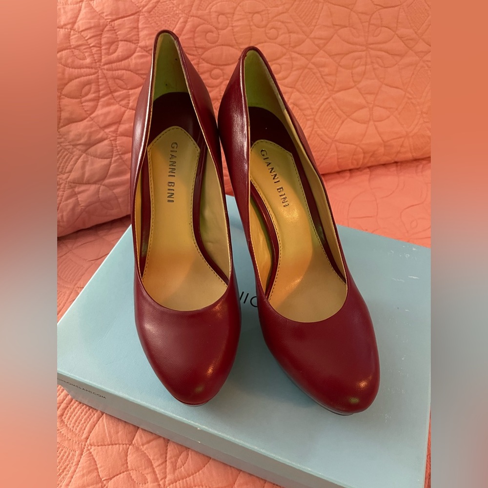 Red Gianni Bini platform shoes, size 9.5
